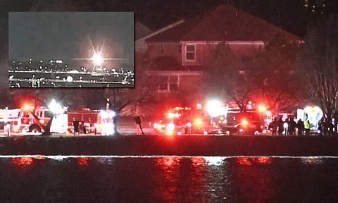 ஹெலிகாப்டர் மீது மோதிய பயணிகள் விமானம்: அதிர்ச்சி வீடியோ - 28 பேரின் உடல்கள் மீட்பு