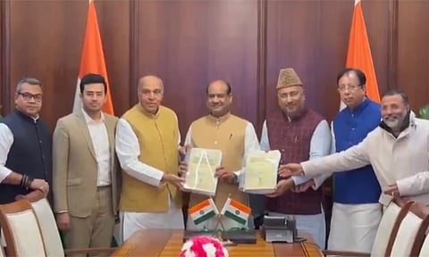 வக்பு சட்டத்திருத்த மசோதா.. மக்களவை சபாநாயகரிடம் அறிக்கை தாக்கல் செய்தது நாடாளுமன்ற குழு