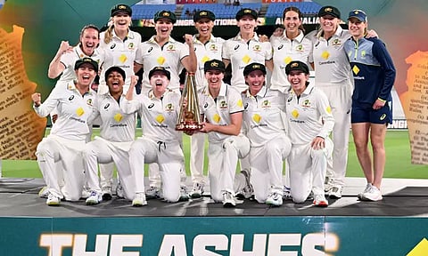 மகளிர் ஆஷஸ் டெஸ்ட்: இங்கிலாந்துக்கு எதிராக ஆஸ்திரேலியா இன்னிங்ஸ் வெற்றி