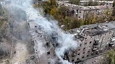 உக்ரைன் மீது ரஷியா ஏவுகணை தாக்குதல் - 5 பேர் பலி