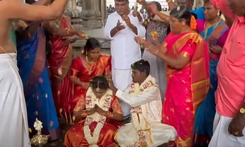 திருச்செந்தூரில் ஒரே நாளில் 100-க்கும் மேற்பட்ட திருமணங்கள் - அலைமோதிய கூட்டம்