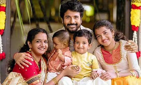 சிவகார்த்திகேயன் மகனுக்கு சொந்த ஊரில் நடந்த காதணி விழா