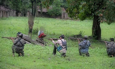 சத்தீஷ்கார்: உளவு கூறுபவர் என்ற சந்தேகத்தில் வாலிபர் படுகொலை; நக்சலைட்டுகள் வெறிச்செயல்