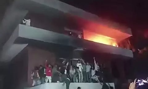 வங்கதேசத்தில் மீண்டும் வெடித்த வன்முறை; ஷேக் முஜிபுர் ரகுமான் வீடு சூறை