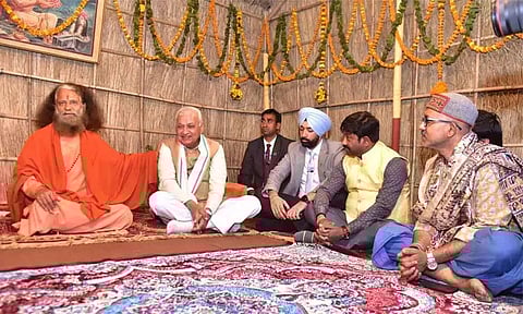 மகா கும்பமேளா நிகழ்ச்சியில் பங்கேற்ற பீகார் கவர்னர் ஆரிப் முகமது கான்