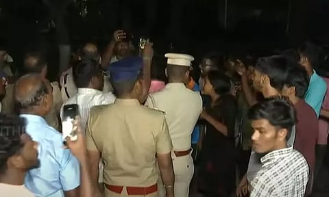 சென்னை மாநிலக் கல்லூரி மாணவர்களின் திடீர் போராட்டத்தால் பரபரப்பு