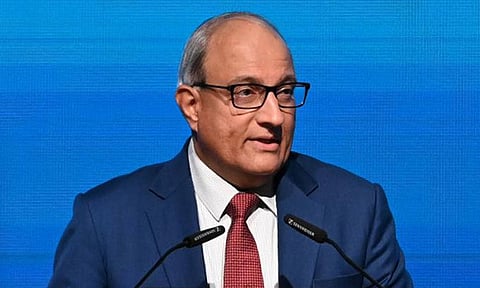 ஊழல் வழக்கு: சிங்கப்பூரில் இந்திய வம்சாவளி முன்னாள் மந்திரிக்கு வீட்டுக்காவல்