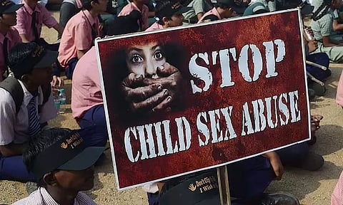 பள்ளி மாணவிக்கு பாலியல் தொல்லை - தலைமை ஆசிரியர் கைது