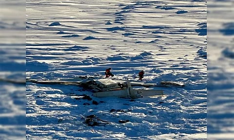 அலாஸ்கா கடல் பனியில் விழுந்து நொறுங்கிய அமெரிக்க விமானம்; 10 பேர் பலி