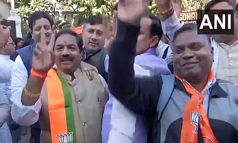 டெல்லி சட்டசபை தேர்தல்: பா.ஜ.க. 3 மணி நிலவரப்படி வெற்றி-19, முன்னிலை-28