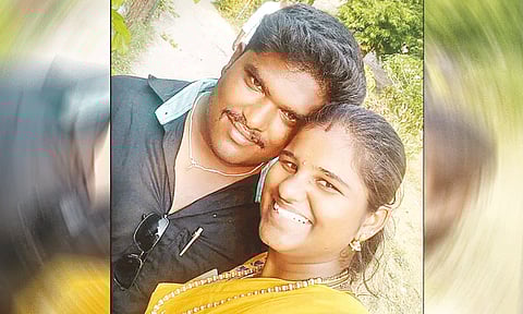 காதல் மனைவி தற்கொலை: வாலிபர் எடுத்த விபரீத முடிவு