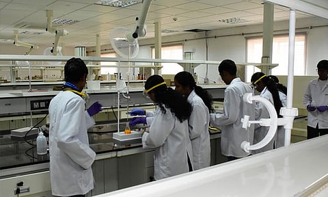 அறிவியல் ஆராய்ச்சியை மேம்படுத்தும் படிப்புகள்... புவனேஸ்வர், மும்பையில் வாய்ப்புகள்