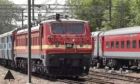 ரெயில்வேயில் 32,428 காலிப்பணியிடங்கள்; விண்ணப்பிக்க 22-ந்தேதி கடைசி நாள்