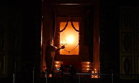 தைப்பூசம்: வடலூர் சத்தியஞானசபையில் ஏழு திரைகள் நீக்கி ஜோதி தரிசனம்