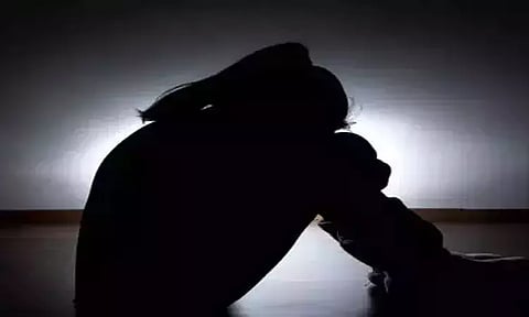 சிறுமிக்கு பாலியல் தொல்லை கொடுத்த டிரைவரை பிடித்து சரமாரியாக தாக்கிய பெற்றோர்