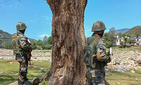 மணிப்பூரில் அடுத்தடுத்து நடவடிக்கை; 9 பயங்கரவாதிகள் கைது