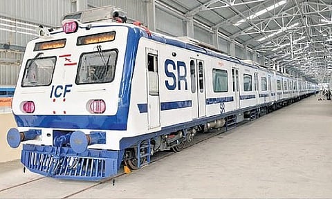 ஏசி பெட்டியுடன் கூடிய புறநகர் மின்சார ரெயில் அறிமுகம்