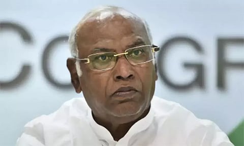 பிரதமர் மோடி - டிரம்ப் இருவரும் உண்மையிலேயே நண்பர்களா? - கார்கே கேள்வி