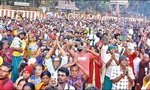 தைப்பூச திருவிழா: பழனி முருகன் கோவிலில் 5 லட்சம் பக்தர்கள் தரிசனம்