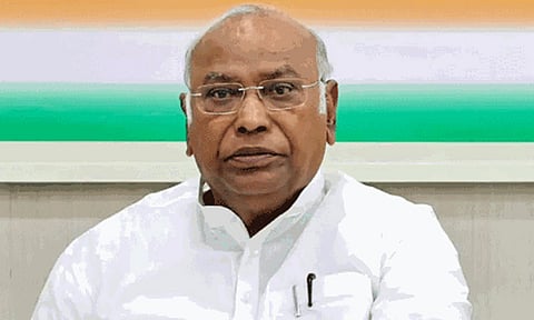 மணிப்பூரில் அரசியலமைப்பு நெருக்கடி இருப்பதால் ஜனாதிபதி ஆட்சி அமல்படுத்தப்பட்டுள்ளது: கார்கே