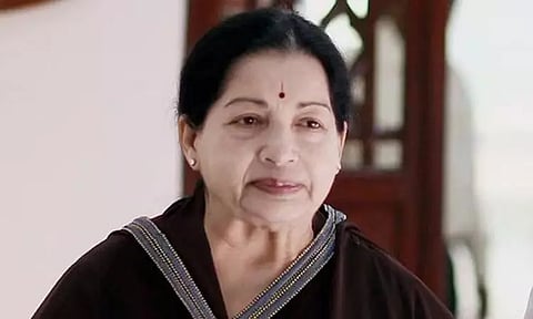 சொத்து குவிப்பு வழக்கில் பறிமுதல் செய்யப்பட்ட ஜெயலலிதாவின் நகைகள் தமிழக அரசிடம் ஒப்படைப்பு