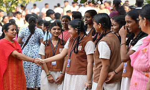 சிபிஎஸ்இ பொதுத்தேர்வு இன்று முதல் தொடக்கம்