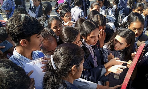சிபிஎஸ்இ பொதுத்தேர்வு இன்று தொடக்கம்; 42 லட்சம் மாணவ, மாணவியர் பங்கேற்பு
