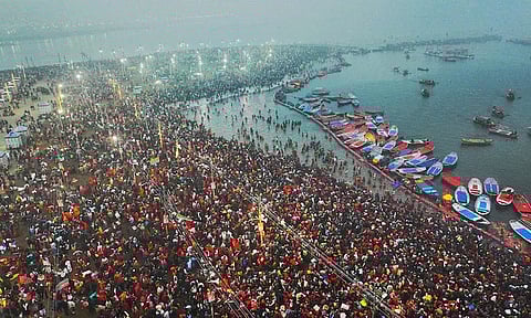 பக்தர்கள் வெள்ளத்தில் பிரயாக்ராஜ்: 50 கோடிக்கும் அதிகமானோர் புனித நீராடி வழிபாடு