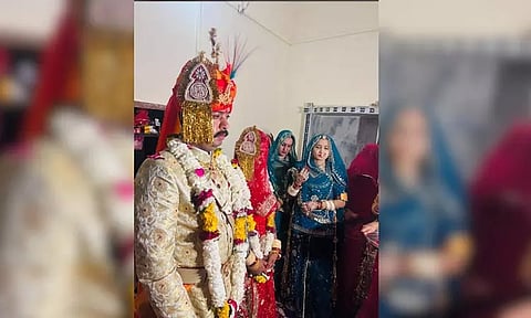 வரதட்சணையாக 1 ரூபாயும், 1 தேங்காயும் ஏற்றுக்கொண்ட மணமகன்: மணமகள் வீட்டார் நெகிழ்ச்சி