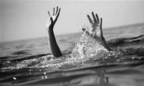 ஆற்றில் மூழ்கி கல்லூரி மாணவர்கள் 4 பேர் பலி