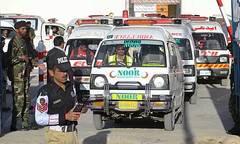 பாகிஸ்தான்: பஸ் மீது துப்பாக்கி சூடு தாக்குதல் - 7 பேர் பலி