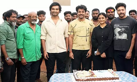 சிவகார்த்திகேயன் பிறந்தநாள் கொண்டாட்ட புகைப்படங்களை வெளியிட்ட "பராசக்தி" படக்குழு!