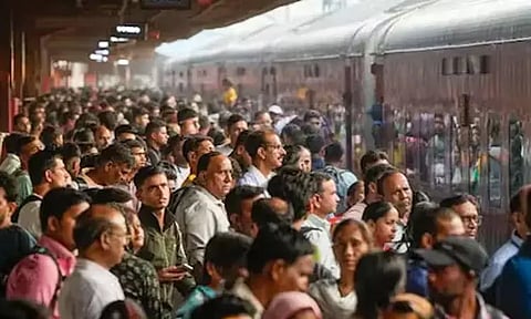 இறுதி கட்டத்தில் மகா கும்பமேளா: கூட்ட நெரிசலை தவிர்க்க ரெயில் நிலையங்களில் சிறப்பு ஏற்பாடு