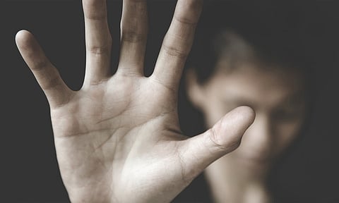 மாணவிகளுக்கு பாலியல் தொல்லை: ஓவிய ஆசிரியர் போக்சோவில் கைது