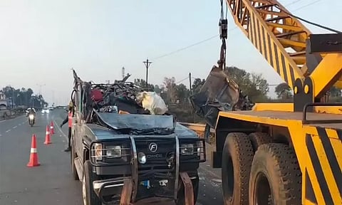 மத்திய பிரதேசத்தில் பஸ் மீது ஜீப் மோதியதில் 6 பேர் பலி