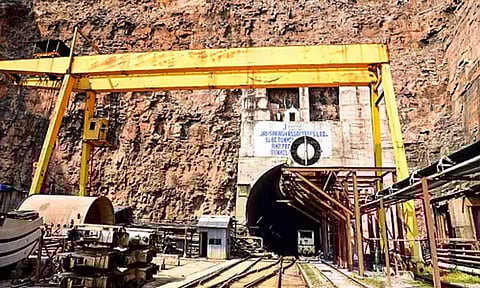 தொழிலாளர்கள் உயிர் பிழைத்திருப்பதற்கான வாய்ப்புகள் குறைவு... தெலுங்கானா சுரங்க விபத்து குறித்து மந்திரி தகவல்