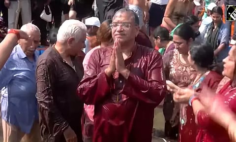 கும்ப மேளாவில் புனித நீராடிய தலைமை தேர்தல் கமிஷனர்