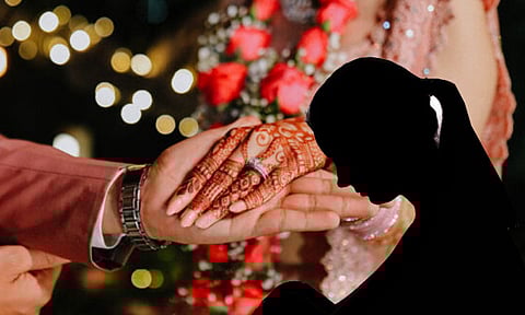 காதலனுக்கு வேறு பெண்ணுடன் நிச்சயதார்த்தம்: மன உளைச்சலில் கழுத்தை அறுத்து நர்சு தற்கொலை