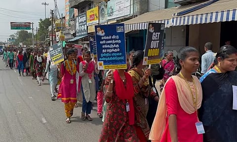 தமிழகம் முழுவதும் இந்தி திணிப்புக்கு எதிராக திமுக மாணவர் அணி ஆர்ப்பாட்டம்