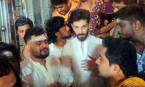 மகாசிவராத்திரி : திருவண்ணாமலை கோவிலில் சாமி தரிசனம் செய்த அனிருத்