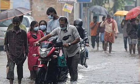 கனமழை எச்சரிக்கை: 12 மாவட்ட கலெக்டர்கள் தயாராக இருக்க அரசு உத்தரவு