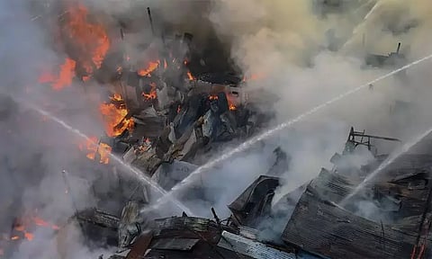 பிலிப்பைன்ஸ்: குடியிருப்பு கட்டிடத்தில் தீ விபத்து- 8 பேர் பலி