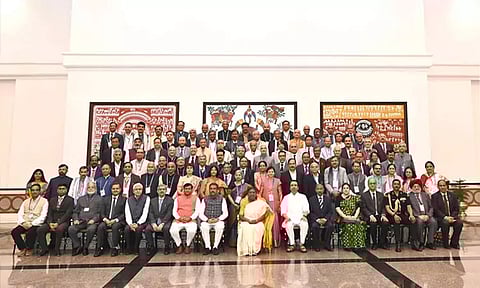 திறமையான இந்திய மாணவர்களால் பொருளாதார வளர்ச்சி அடைந்த பல நாடுகள்: ஜனாதிபதி உரை