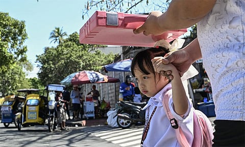 பிலிப்பைன்சில் சுட்டெரிக்கும் வெயில்: பள்ளிகள் மூடல்