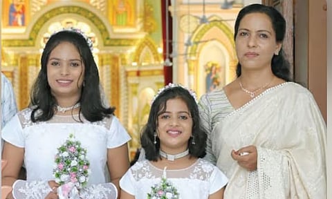 குடும்ப வன்முறை: 2 மகள்களுடன் ரெயில்முன் பாய்ந்து பெண் தற்கொலை