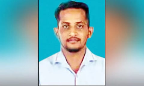 விபத்தில் நண்பர்கள் உயிரிழப்பு... மனவேதனையில் வாலிபர் எடுத்த விபரீத முடிவு