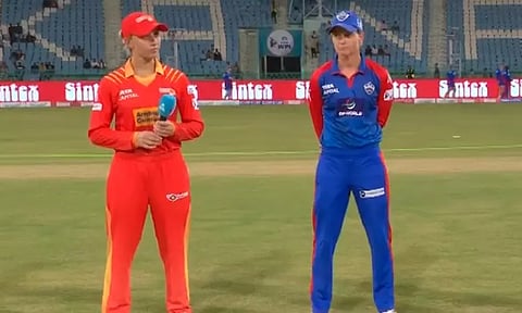 மகளிர் பிரீமியர் லீக்: டெல்லி அணிக்கு எதிராக குஜராத் பந்துவீச்சு தேர்வு