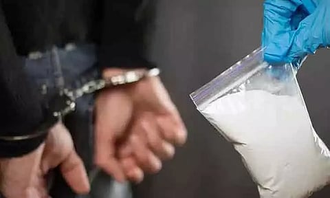 நடுக்கடலில் ரூ.33 கோடி மதிப்புள்ள போதைப்பொருள் பறிமுதல்: கடலோர காவல்படை அதிரடி