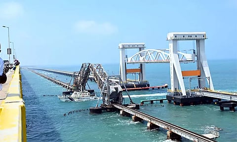 பணிகள் முடிந்து தயார் நிலை: பாம்பன் புதிய ரெயில் பாலம் திறப்பு விழா எப்போது?