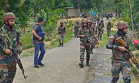 மணிப்பூர்: பாதுகாப்புப்படையினர் நடத்திய தேடுதல் வேட்டையில் ஆயுதக்குழுவினர் 12 பேர் கைது